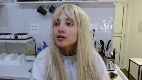 Snapshot of brittany_bubbles chatting on 10.31.25 maru miaw Please help me to reach 100 thumbs up online show from 10.31.25