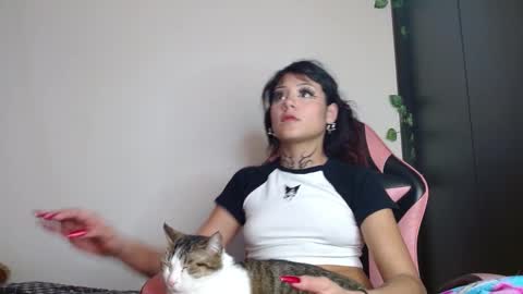 maru miaw   Please help me to reach 100 thumbs up online show from 02.20.26