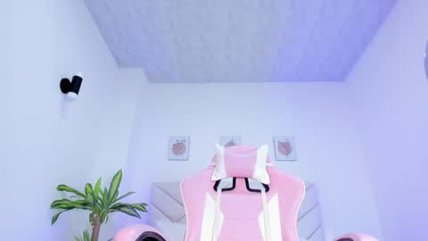 Snapshot of brittany_cute18 chatting on 01.21.25 online show from 01.21.25