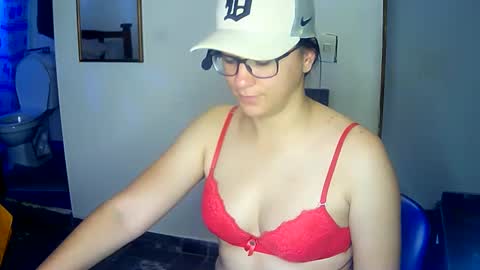 Snapshot of brittanycheekss chatting on 01.22.25 brittanycheeks1 online show from 01.22.25