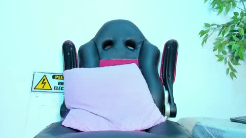 BRIYIT     online show from 02.18.25