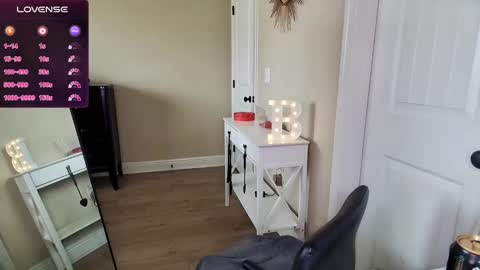 Snapshot of brookebee27 chatting on 12.15.24 brookebee online show from 12.15.24