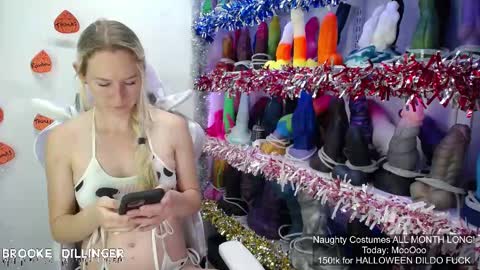 Snapshot of brookedillinger chatting on 10.24.25 Brooke1993 online show from 10.24.25