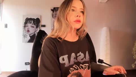 Nat  Independent model  Please help me to reach 200 thumbs up online show from 03.14.26