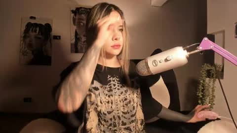 Snapshot of brooklyn_baby_ chatting on 05.27.26 Nat Independent model Please help me to reach 200 thumbs up online show from 05.27.26