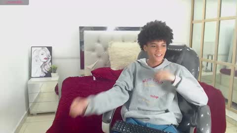 Snapshot of bruce_twink chatting on 02.13.25 B R U C E T W I N K online show from 02.13.25