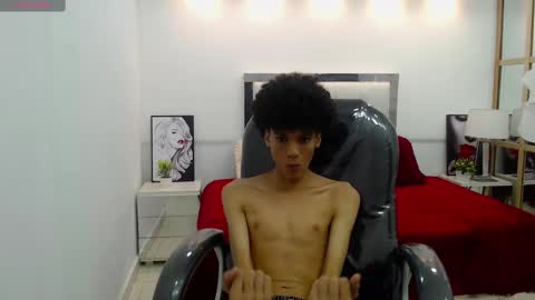 Snapshot of bruce_twink chatting on 02.15.25 B R U C E T W I N K online show from 02.15.25