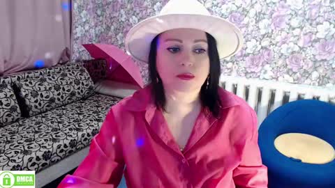 Snapshot of brunette7786 chatting on 12.01.24 Julia online show from 12.01.24