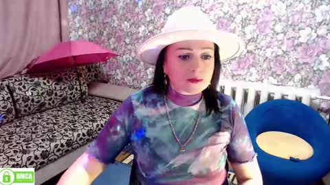 Snapshot of brunette7786 chatting on 12.21.24 Julia online show from 12.21.24