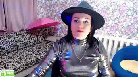 Snapshot of brunette7786 chatting on 01.12.25 Julia online show from 01.12.25