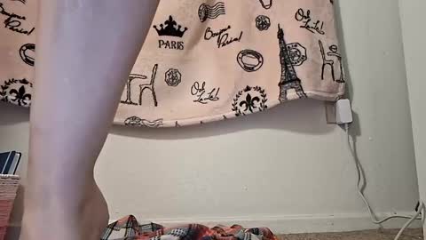 Snapshot of brunettedoll100 chatting on 09.15.25 brunettedoll100 online show from 09.15.25