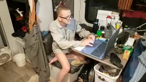 Snapshot of brushsquach chatting on 03.17.26 Steve... aka SkinnieDippin aka TimberTramp online show from 03.17.26