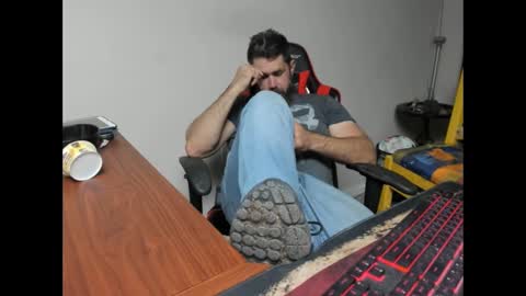 Snapshot of brutalmaster1983 chatting on 11.04.25 BRUTALMASTER1983 online show from 11.04.25