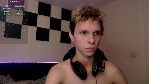 Snapshot of bryamado chatting on 10.05.25 bryamado online show from 10.05.25