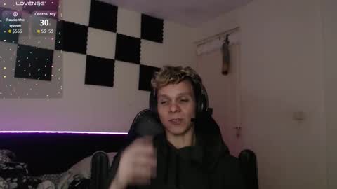 Snapshot of bryamado chatting on 10.08.25 bryamado online show from 10.08.25