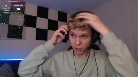 Snapshot of bryamado chatting on 10.10.25 bryamado online show from 10.10.25