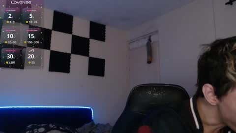 Snapshot of bryamado chatting on 10.14.25 bryamado online show from 10.14.25