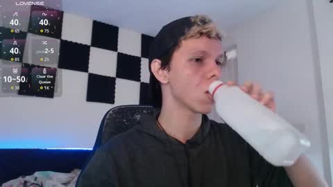 Snapshot of bryamado chatting on 10.20.25 bryamado online show from 10.20.25