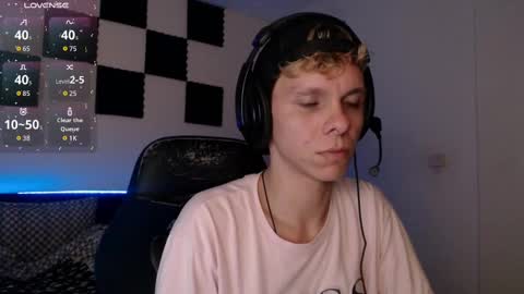 Snapshot of bryamado chatting on 10.22.25 bryamado online show from 10.22.25