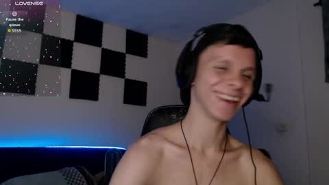 Snapshot of bryamado chatting on 10.27.25 bryamado online show from 10.27.25