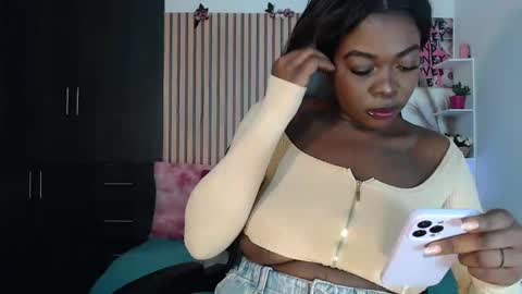 Snapshot of brytany05 chatting on 10.24.25 hot online show from 10.24.25