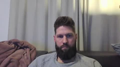 bubblebee1982 online show from 12.14.24