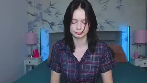 Leona online show from 02.08.26