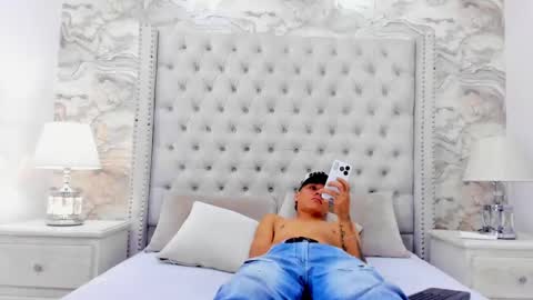 Snapshot of buda_and_cataleya_ chatting on 10.07.25 Buda y Cataleya online show from 10.07.25