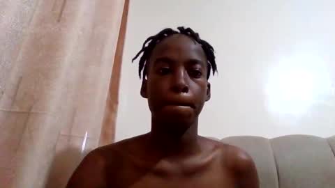 Snapshot of buffybaby_2 chatting on 02.14.26 buffybaby_2 online show from 02.14.26