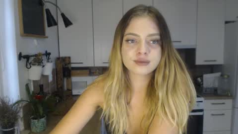 Snapshot of buffyextasy chatting on 10.09.25 Buffy online show from 10.09.25