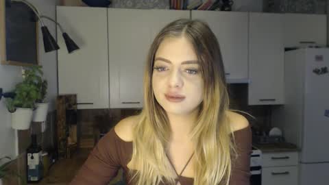 Snapshot of buffyextasy chatting on 10.28.25 Buffy online show from 10.28.25