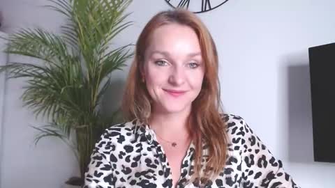 Snapshot of buffyextasy chatting on 10.28.25 Buffy online show from 10.28.25