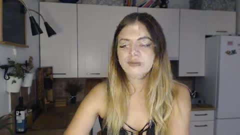 Snapshot of buffyextasy chatting on 11.10.25 Buffy online show from 11.10.25