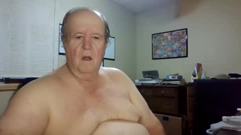 Snapshot of bullfrogg5050 chatting on 10.27.25 bullfrogg5050 online show from 10.27.25