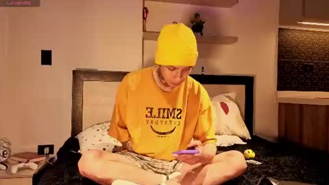 Snapshot of bumblubee chatting on 06.29.26 Tonny online show from 06.29.26