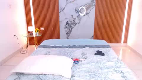 Rossi Hill online show from 03.08.26