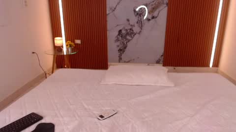 Rossi Hill online show from 04.05.26