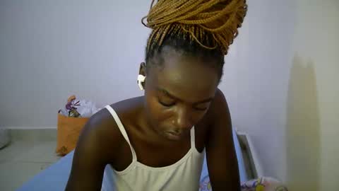 Snapshot of bunny_bliss1 chatting on 05.20.26 bunny_bliss1 online show from 05.20.26
