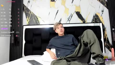 Snapshot of bunny_maxxi chatting on 12.04.24 bunny online show from 12.04.24