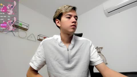 Snapshot of bunny_maxxi chatting on 02.04.25 bunny online show from 02.04.25