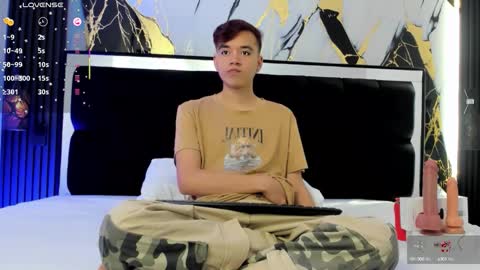 Snapshot of bunny_maxxi chatting on 10.05.25 bunny online show from 10.05.25