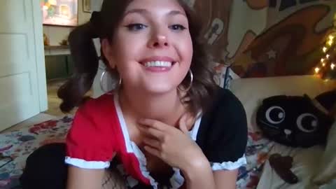 Snapshot of bunnyabigail chatting on 10.08.25 Abigail Grace online show from 10.08.25