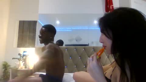 Snapshot of bunnyandbuck chatting on 09.13.25 bunnyandbuck online show from 09.13.25