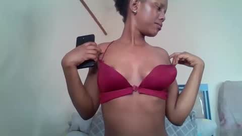 Snapshot of bunnydiva_ chatting on 10.15.25 bunnydiva_ online show from 10.15.25