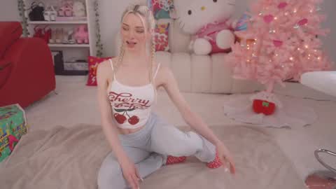 Snapshot of bunnydollstella chatting on 12.06.24 Stella online show from 12.06.24