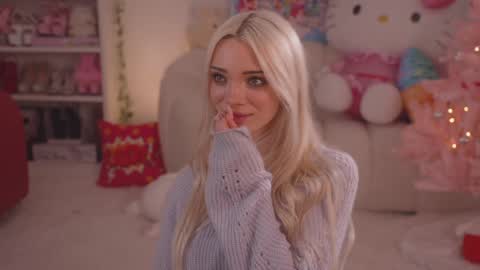 Snapshot of bunnydollstella chatting on 12.24.24 Stella online show from 12.24.24