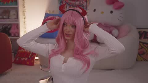 Snapshot of bunnydollstella chatting on 01.11.25 Stella online show from 01.11.25