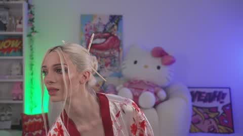 Snapshot of bunnydollstella chatting on 02.01.25 Stella online show from 02.01.25