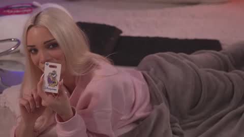 Snapshot of bunnydollstella chatting on 03.02.25 Stella online show from 03.02.25