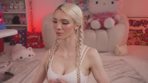 Snapshot of bunnydollstella chatting on 03.12.25 Stella online show from 03.12.25